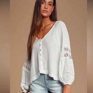 Lulu's Elegant White Crochet Blouse New with tags runs large could fit S/M
